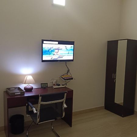 Iris Comfort Inn Ченнаи Экстерьер фото