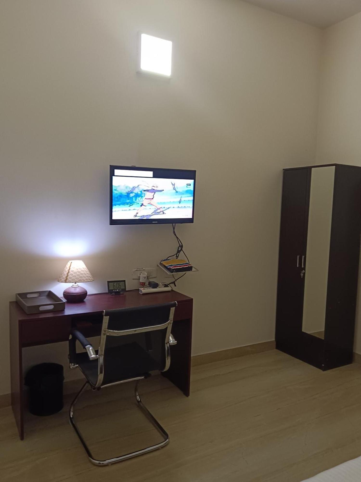 Iris Comfort Inn Ченнаи Экстерьер фото