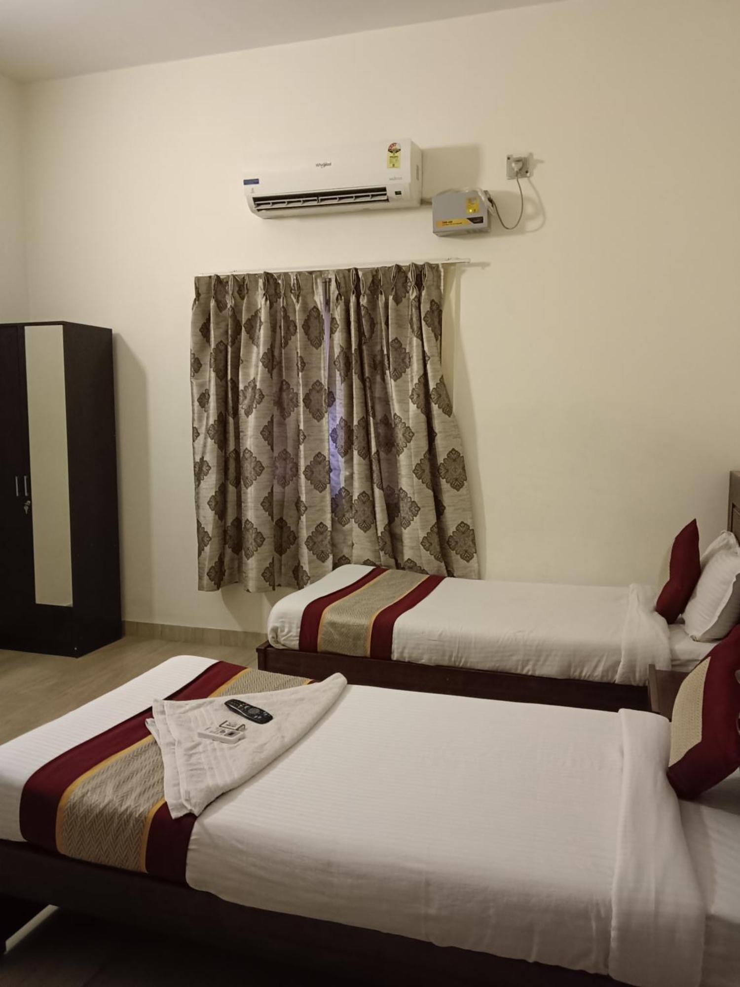 Iris Comfort Inn Ченнаи Экстерьер фото