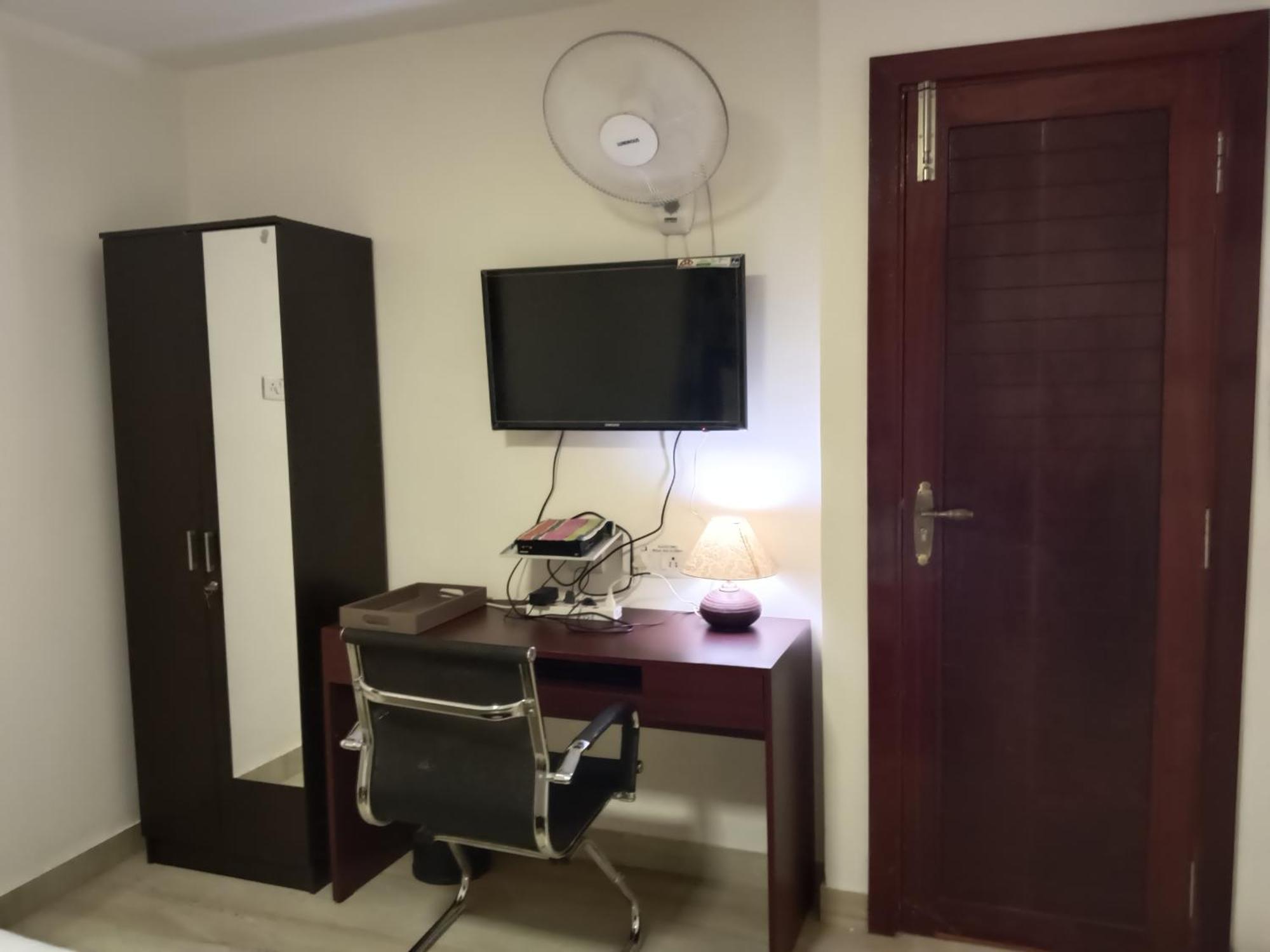 Iris Comfort Inn Ченнаи Экстерьер фото