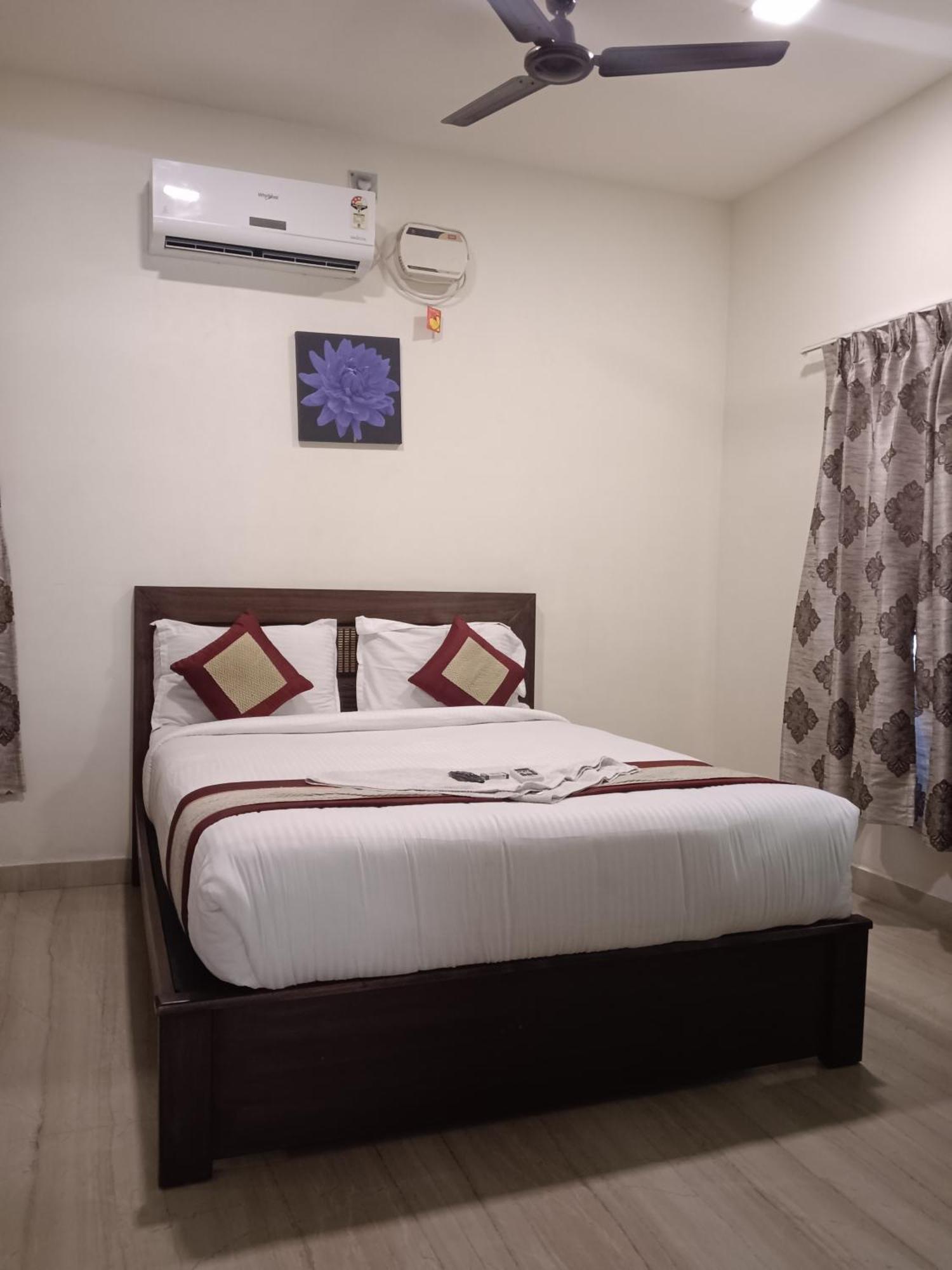 Iris Comfort Inn Ченнаи Экстерьер фото