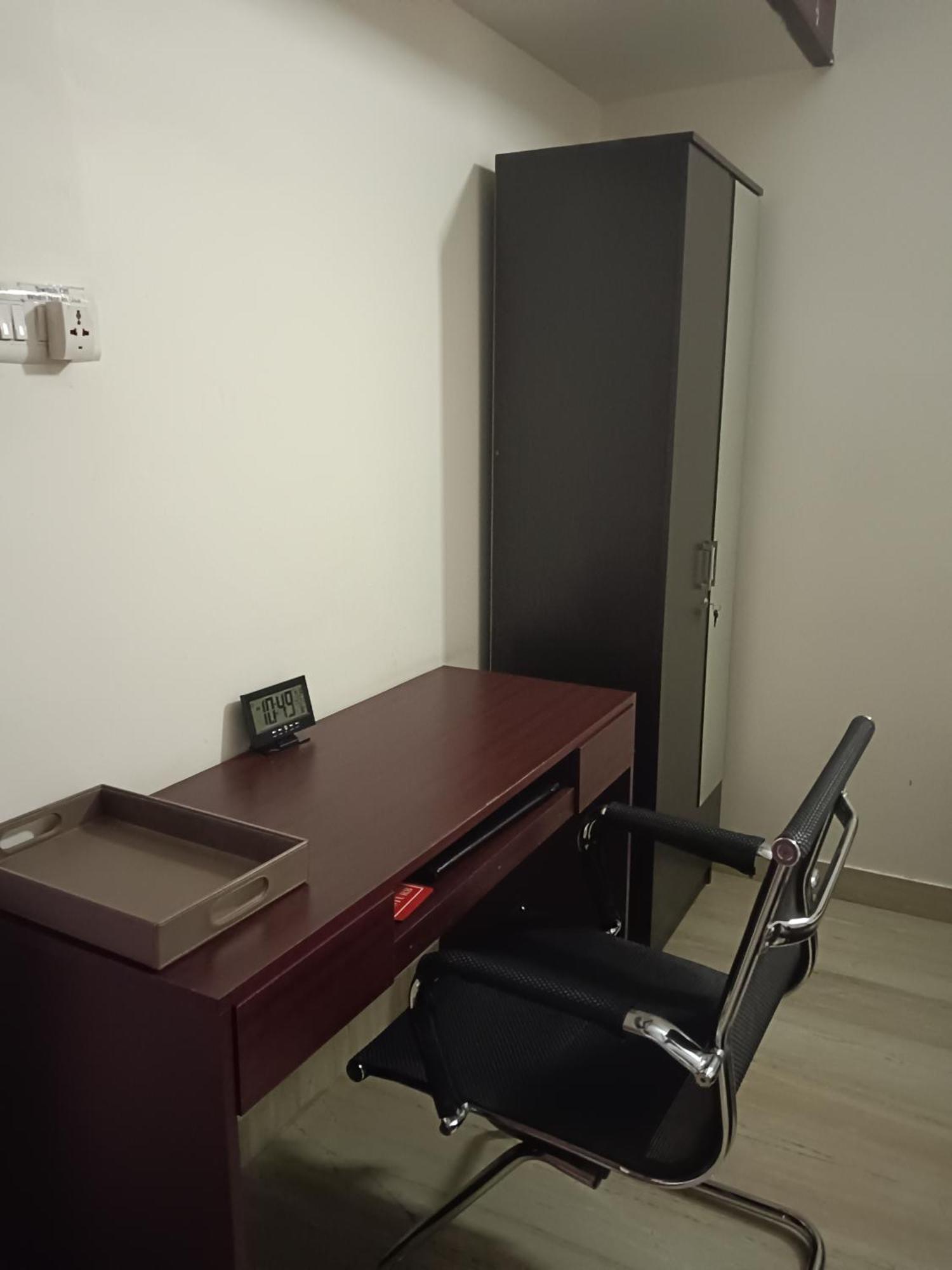 Iris Comfort Inn Ченнаи Экстерьер фото
