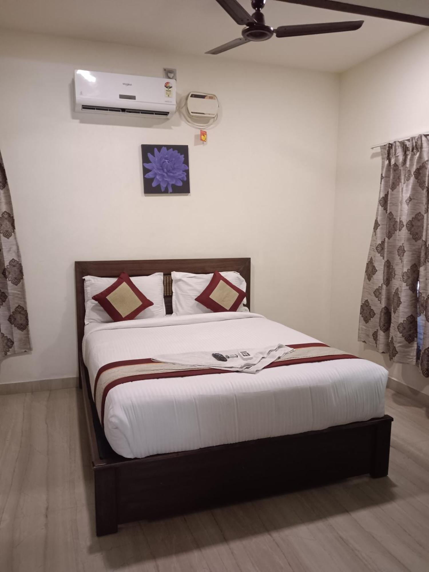 Iris Comfort Inn Ченнаи Экстерьер фото