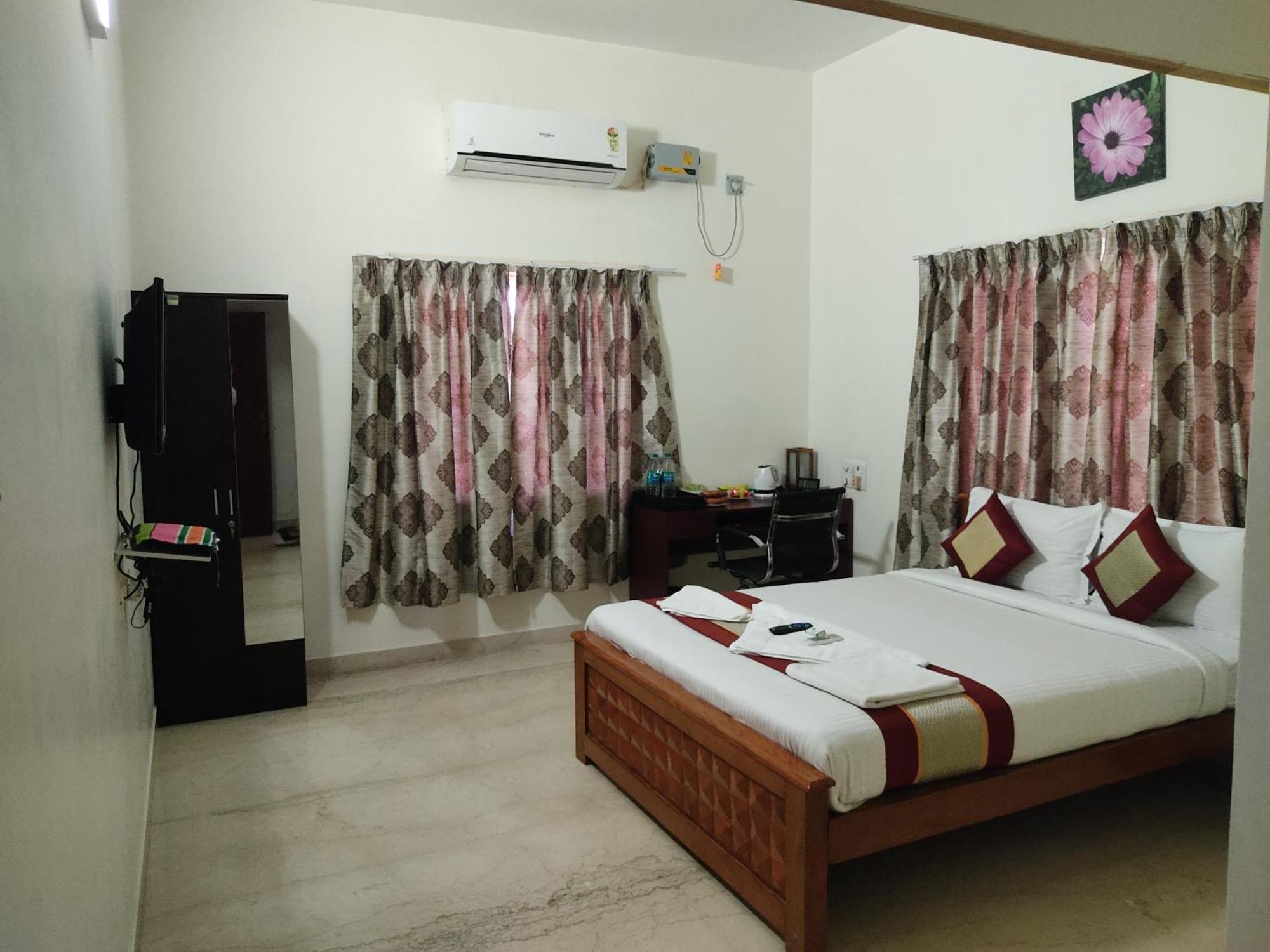 Iris Comfort Inn Ченнаи Экстерьер фото