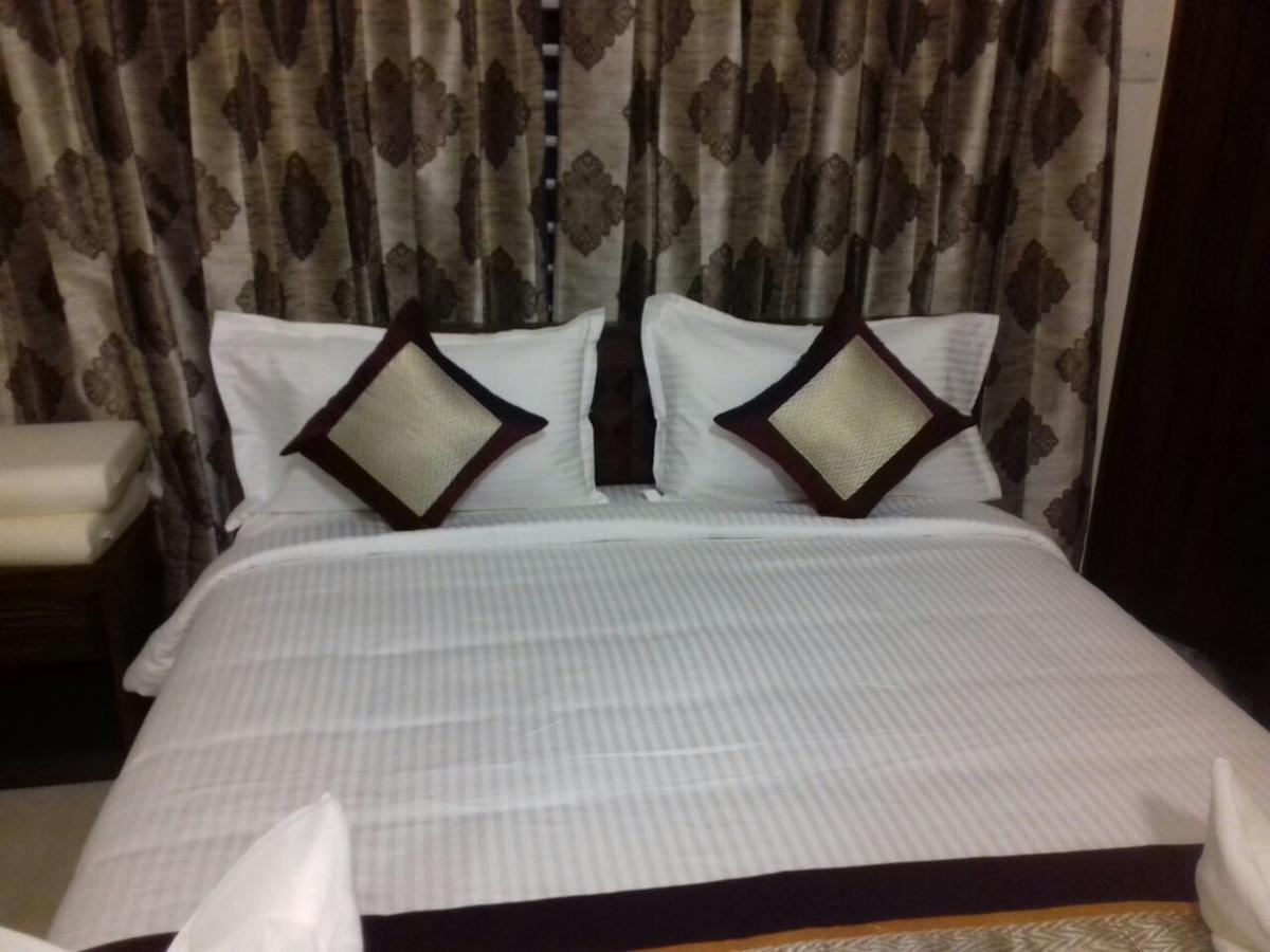 Iris Comfort Inn Ченнаи Экстерьер фото