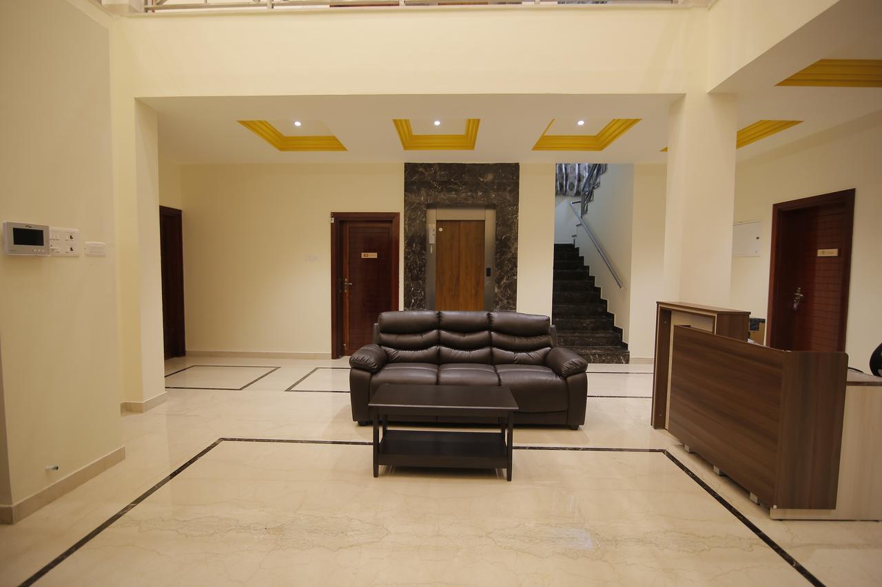 Iris Comfort Inn Ченнаи Экстерьер фото