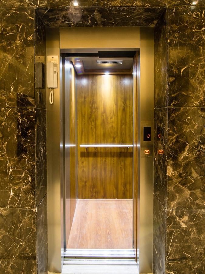Iris Comfort Inn Ченнаи Экстерьер фото